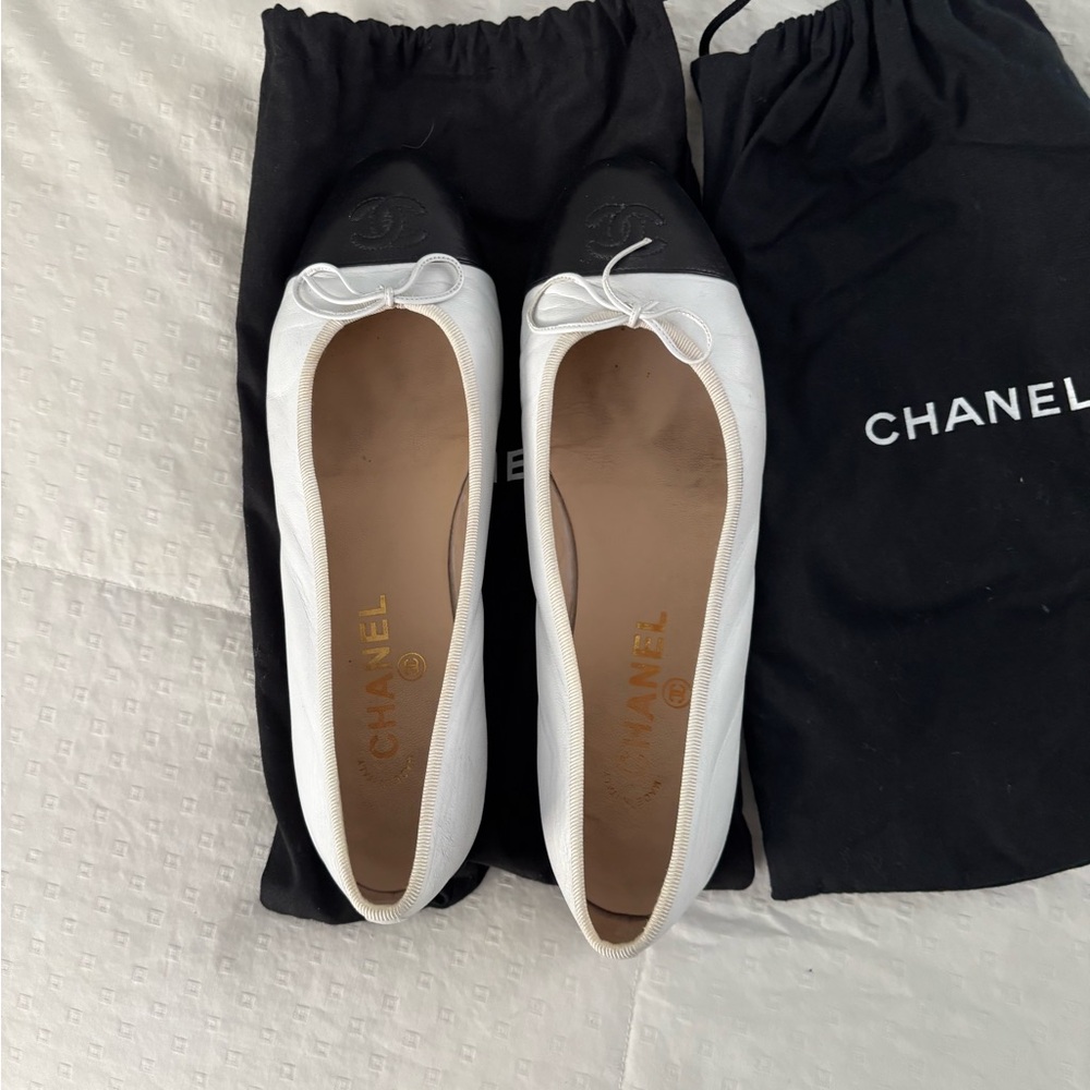 CHANEL Women's Black and White Flats